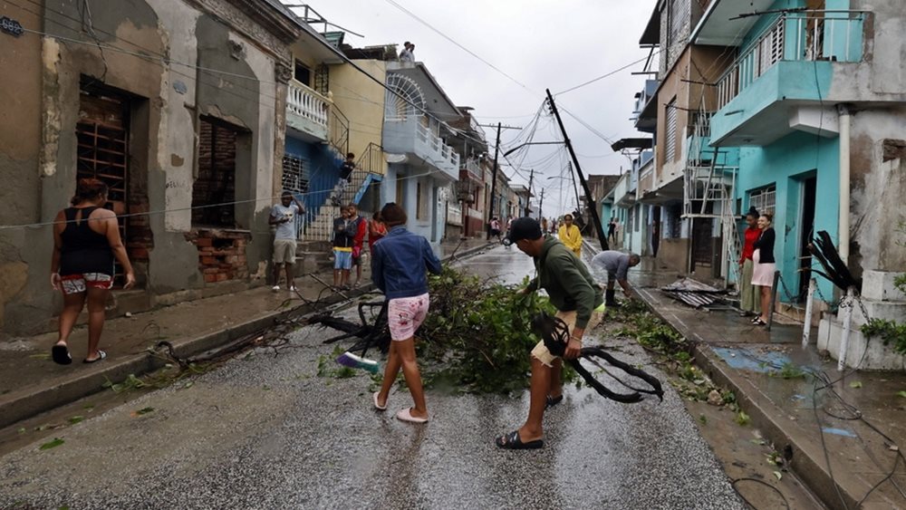 Οι ΗΠΑ προσφέρουν ανθρωπιστική βοήθεια στην Κούβα