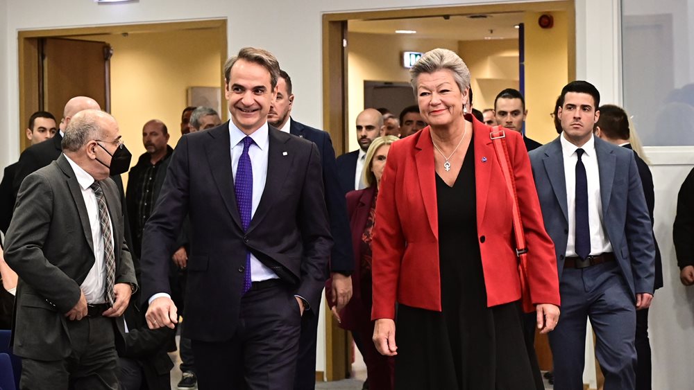 Συνάντηση με τον Κ, Μητσοτάκη είχε η επίτροπος Ι. Γιόχανσον στο Υπ. Μετανάστευσης και Ασύλου