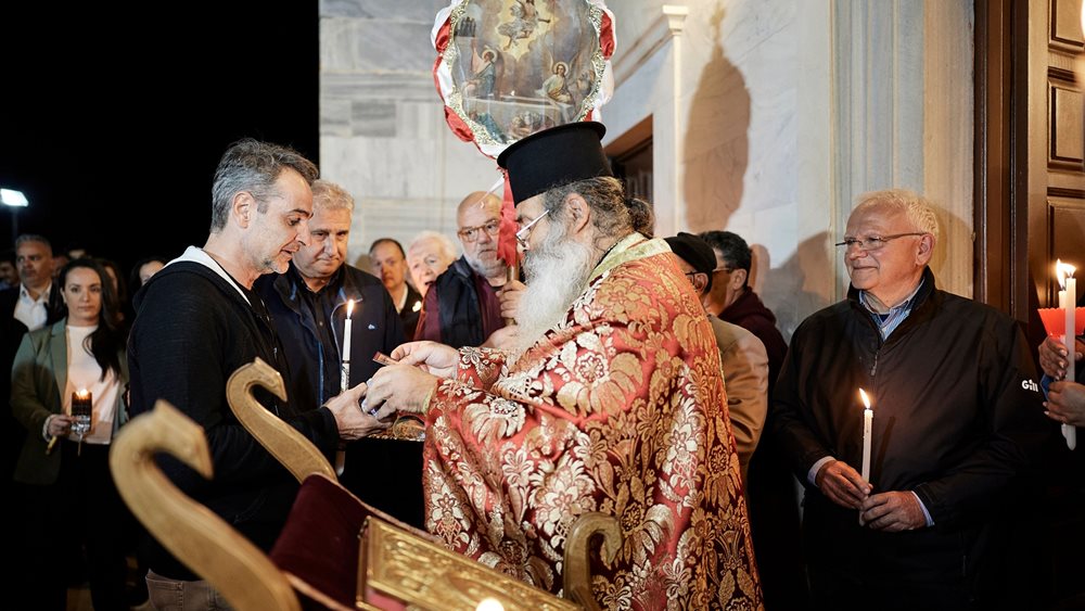 Ο Κυρ. Μητσοτάκης παρακολούθησε την λειτουργία της Ανάστασης στην Τήνο