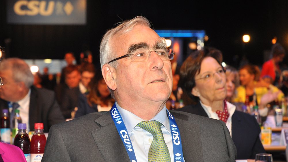 Πρώην Γερμανός ΥΠΟΙΚ: &quot;Κανείς δεν ανάγκασε την Ελλάδα να ξοδεύει περισσότερα απ&#39; ό,τι εισπράττει&quot;