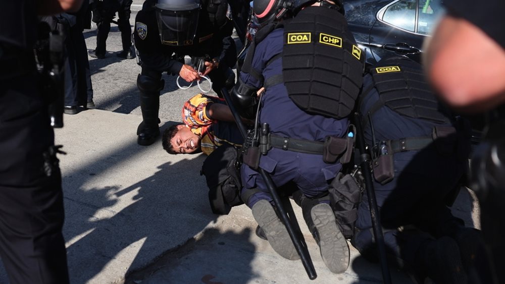 ΗΠΑ: Οι πεζοναύτες &quot;εκπαιδεύονται&quot; και θα αναπτυχθούν σύντομα στο Λος Άντζελες