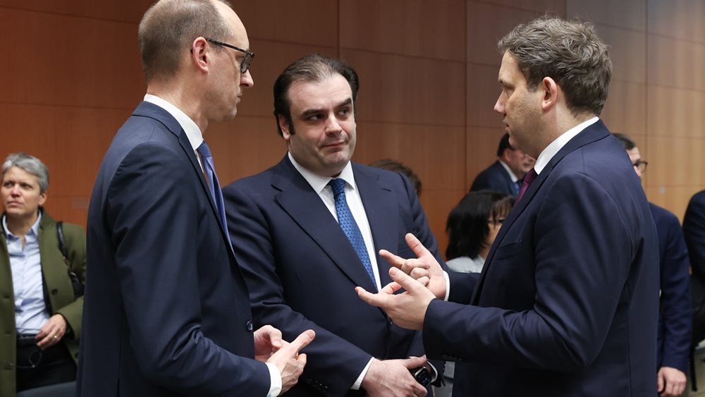 Σε θέση άμυνας η Ευρωζώνη απέναντι στους νέους δασμούς Τραμπ - Εκτός διαπραγμάτευσης η "παραχώρηση" της Γροιλανδίας