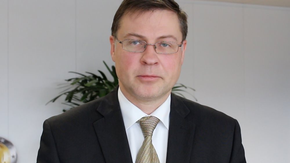 Dombrovskis: &quot;Η ελληνική κυβέρνηση επέλεξε τους φόρους&quot;