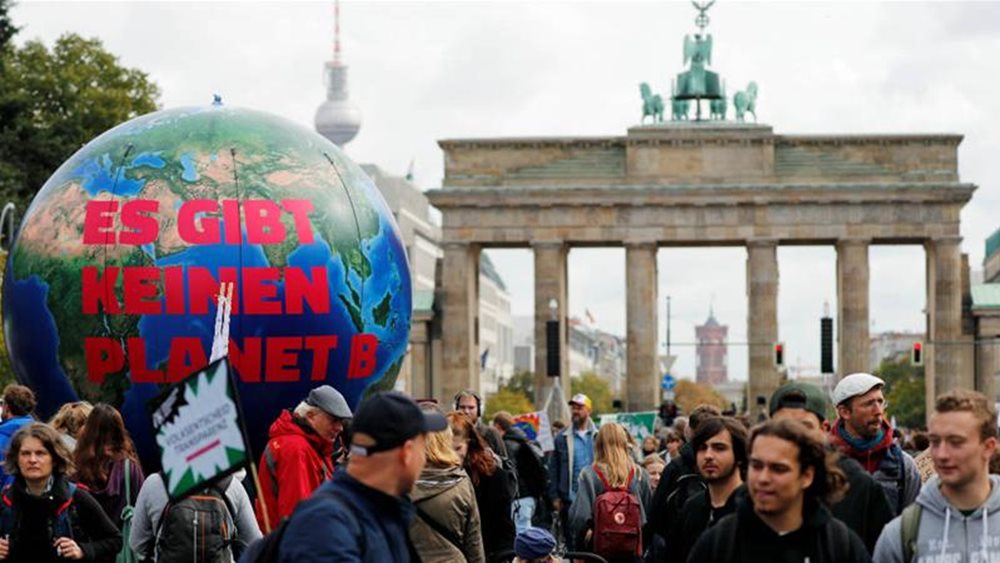 Γερμανία: Η οργάνωση για το κλίμα "Τελευταία Γενιά" ανακοίνωσε δράσεις που "θα παραλύσουν" το Βερολίνο