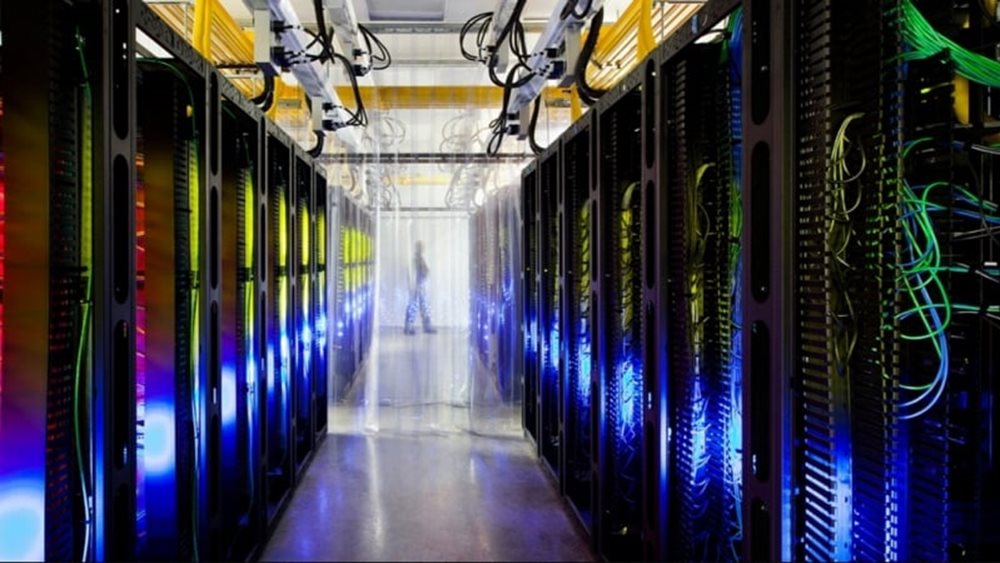 Γιγαντιαία data centers, καύσωνες και... η κατανάλωση νερού