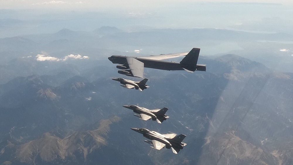 ΗΠΑ: Παρ&#39; ολίγον σύγκρουση αεροσκάφους της Delta με βομβαρδιστικό Β-52