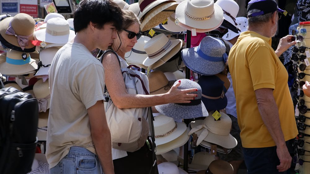 Foreign tourists spend, receipts soar