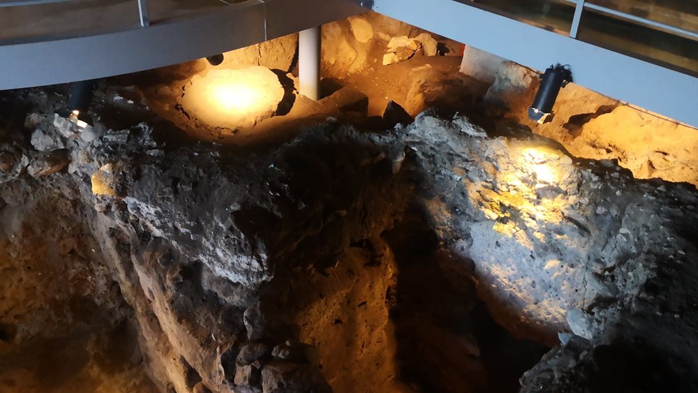 Θεόπετρα: Ανοίγει ξανά το μοναδικό μνημείο που αποτυπώνει 130.000 χρόνια ανθρώπινης παρουσίας