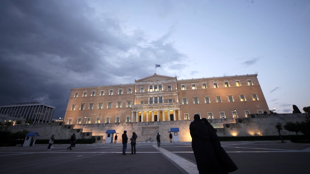 &quot;Κροτίδες κρότου λάμψης&quot; απόψε στη Βουλή