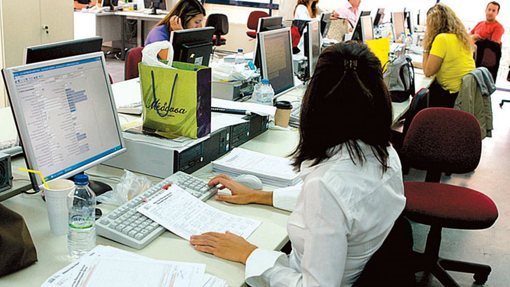 Πόσο αυξάνει τους μισθούς στο Δημόσιο η νέα άνοδος του κατώτατου - Παραδείγματα