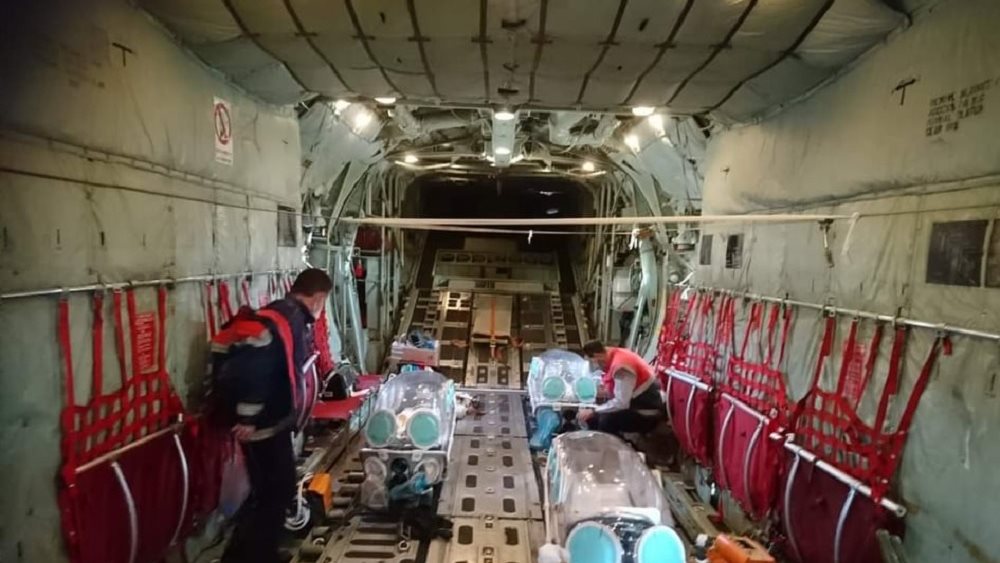 Κορονοϊός: Πρώτη αεροδιακομιδή τριών ασθενών με C-130 από τη Β. Ελλάδα στην Αθήνα