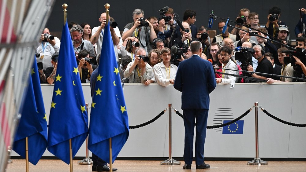 Politico: Διχόνοια στην ΕΕ εν όψει της προθεσμίας Τραμπ - Τι ζητούν τα στρατόπεδα Μερτς-Μελόνι και Μακρόν-Σάντσεθ