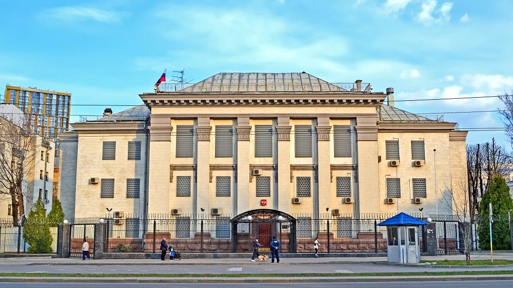 Russia evacuates embassy in Kiev – Russian flags lowered