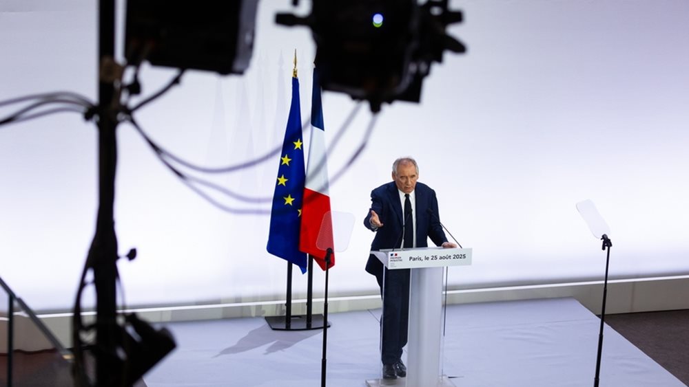 Κλιμακώνεται η αβεβαιότητα στη Γαλλία: Κίνδυνος κατάρρευσης της κυβέρνησης Μπαϊρού - Βουτιά σε μετοχές και ομόλογα