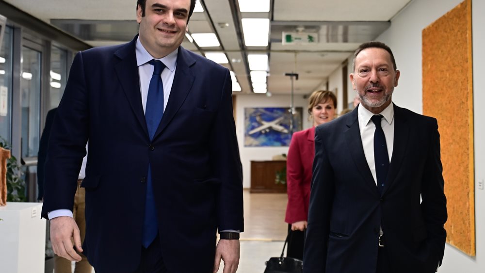 Συνάντηση Κ. Πιερρακάκη - Γ. Στουρνάρα: Συναντίληψη κυβέρνησης-ΤτΕ για την ελληνική οικονομία