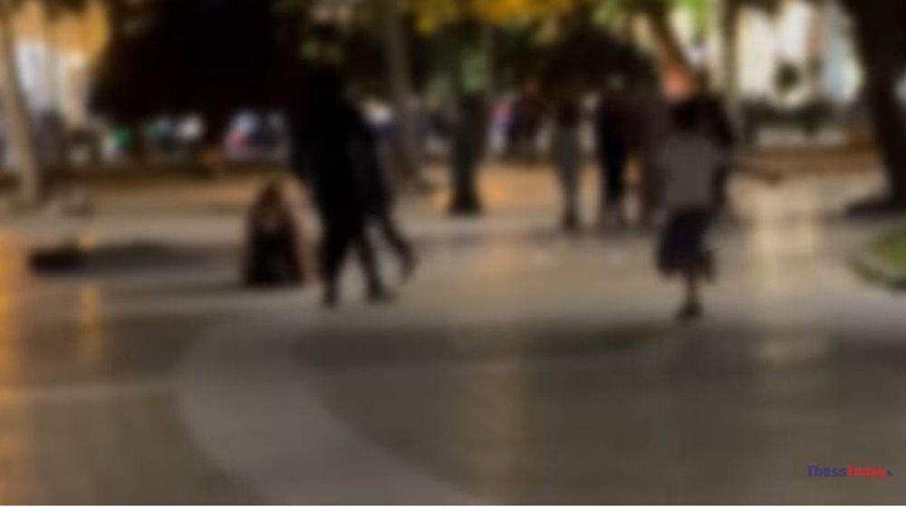 Άγριος ξυλοδαρμός στο κέντρο της Θεσσαλονίκης: Συμπλοκή ανήλικων κοριτσιών στην πλατεία Δικαστηρίων