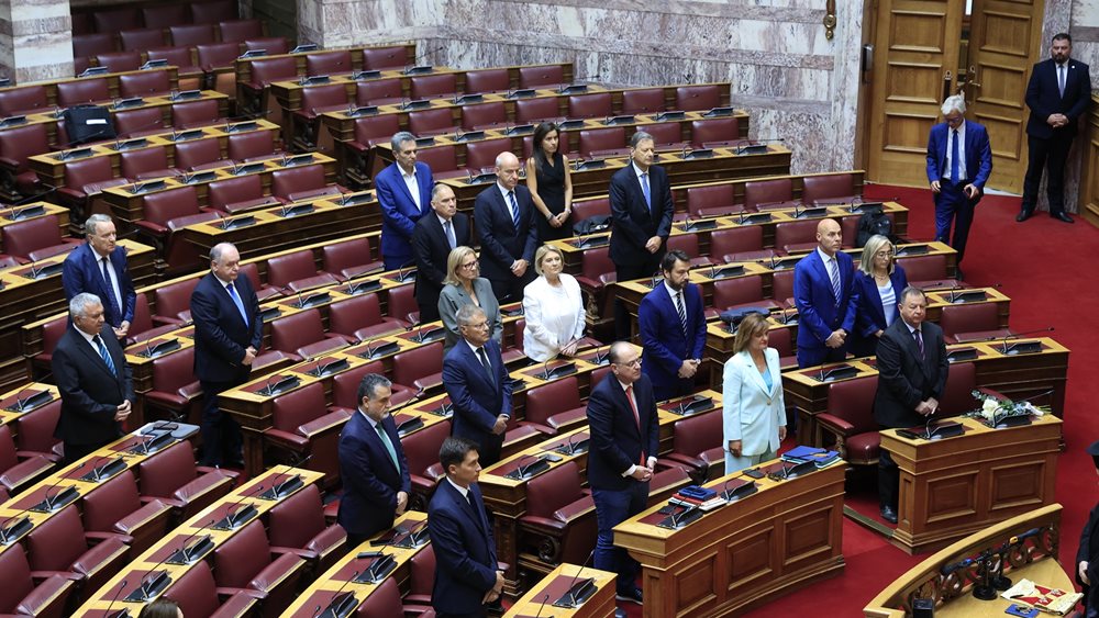 Βουλή: Ενός λεπτού σιγή για τον Απόστολο Βεσυρόπουλο – Ορκίσθηκε η Στεργιανή (Στέλλα) Αραμπατζή