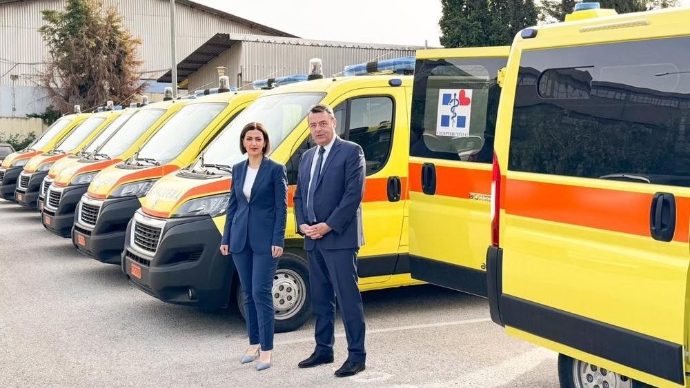 Με 7 νέα ασθενοφόρα εξοπλίζονται τα Κέντρα Υγείας Βορείου και Νοτίου Αιγαίου