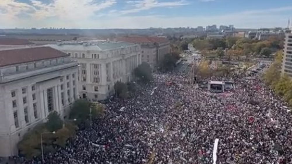 ΗΠΑ: Εκατοντάδες χιλιάδες άνθρωποι διαδήλωσαν στην Ουάσινγκτον εκφράζοντας την αλληλεγγύη τους στον παλαιστινιακό λαό