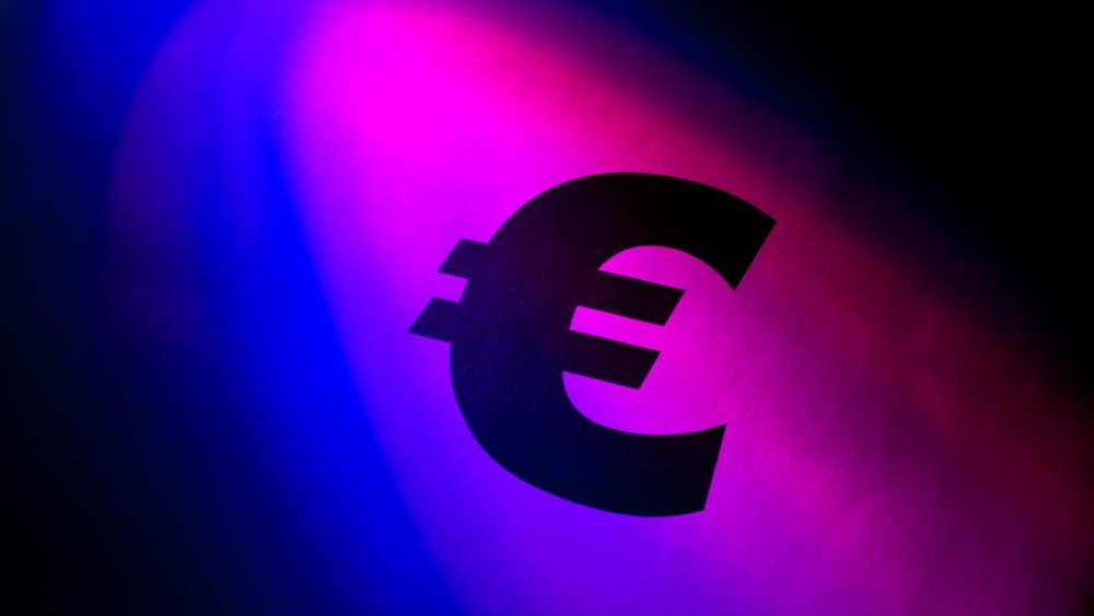 Σε χαμηλό τριών εβδομάδων το ευρώ εν αναμονή των ανακοινώσεων Τραμπ