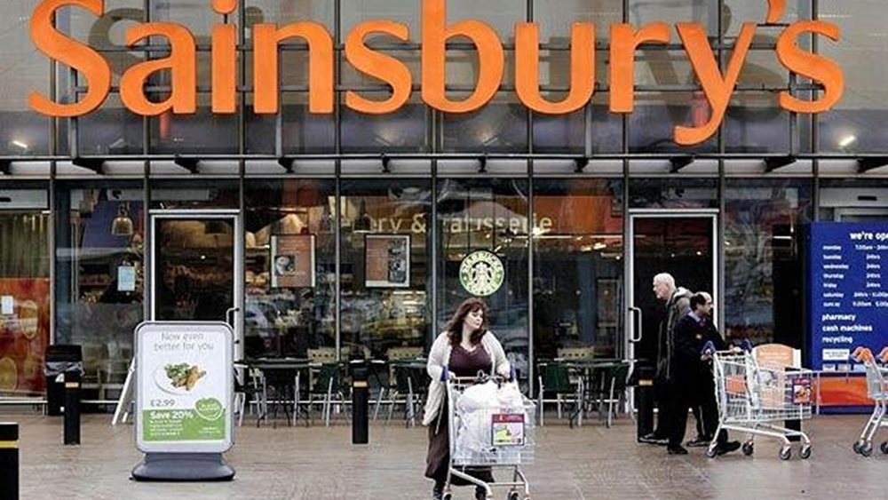 Sainsbury: Προσλαμβάνει 18.000 εν όψει των Χριστουγέννων