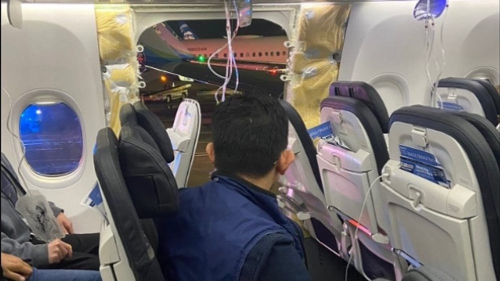 Έκτακτοι έλεγχοι σε Boeing 737 MAX 9 μετά το τρομακτικό συμβάν στην πτήση της Alaska Airlines