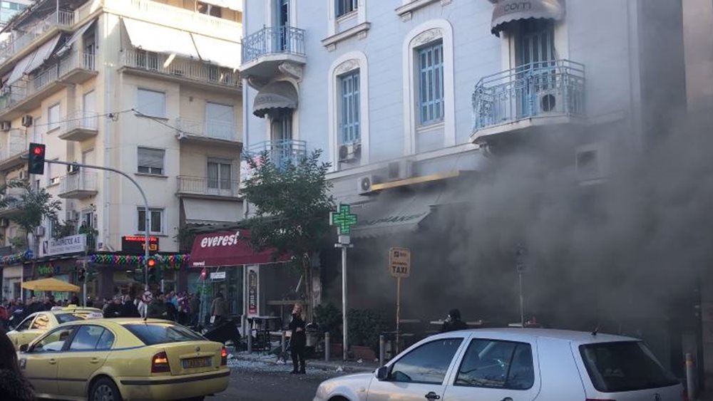 Φωτιά σε διαμέρισμα στην πλατεία Αμερικής – Δεν εγκλωβίστηκαν άτομα