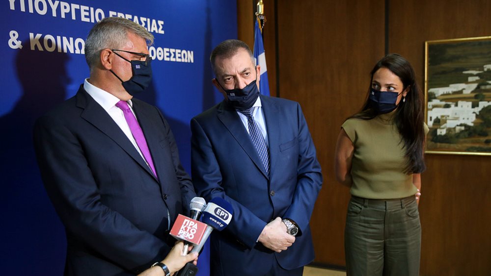 Ο Γ. Βρούτσης υποδέχτηκε στο υπουργείο Εργασίας τον νέο υφυπουργό, Π. Τσακλόγλου