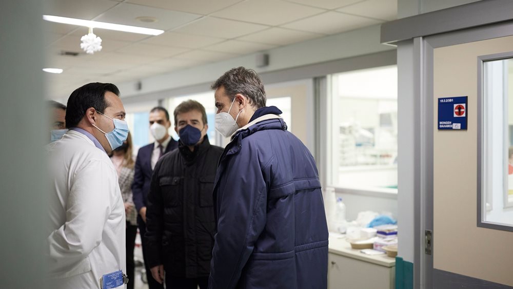 Επίσκεψη Μητσοτάκη στη νέα ΜΑΦ για αγγειακά εγκεφαλικά επεισόδια στο &quot;Αττικόν&quot;