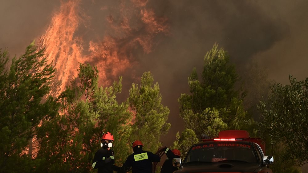 Φωτιά στον Βαρνάβα: Άνοιξε το ΟΑΚΑ για τους κατοίκους των περιοχών που εκκενώθηκαν