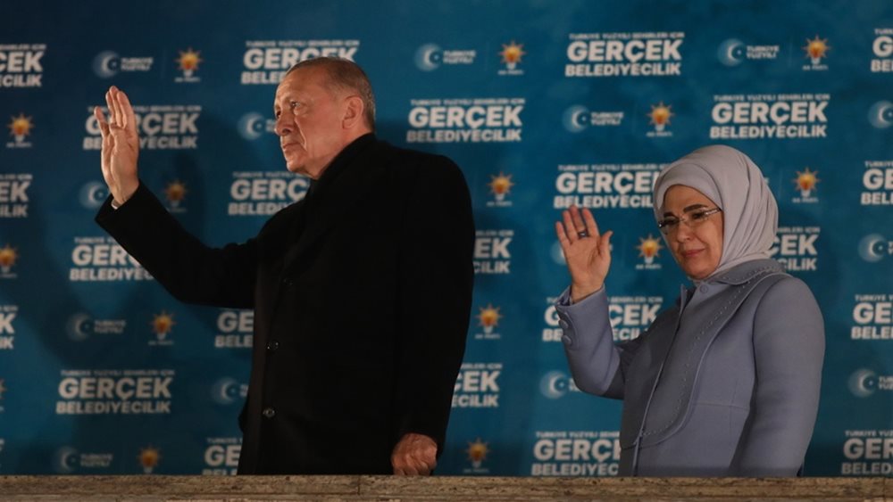 Παραδοχή ήττας από Ερντογάν: "Καμπή" για την παράταξή μας το αποτέλεσμα - Reuters: Οι ψηφοφόροι τον τιμώρησαν