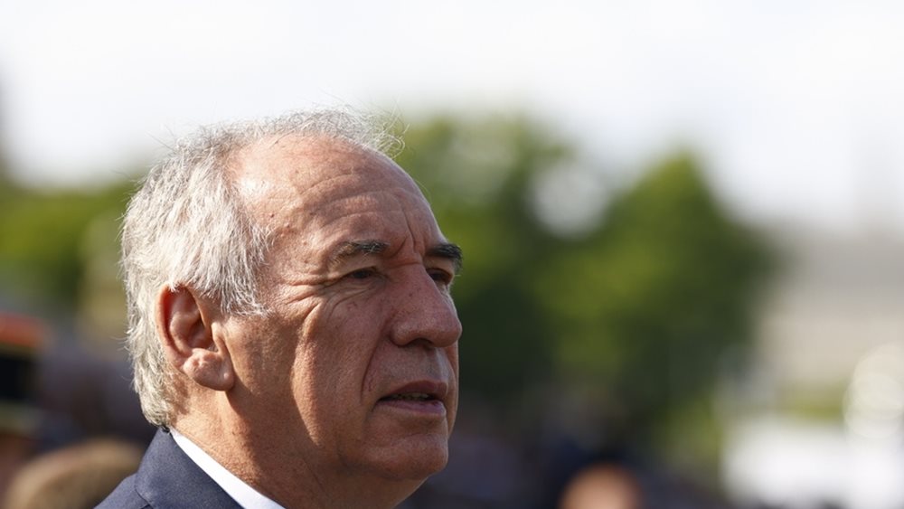 Γαλλία: Εντείνονται οι πολιτικές διαβουλεύσεις στη σκιά του κινδύνου ακυβερνησίας
