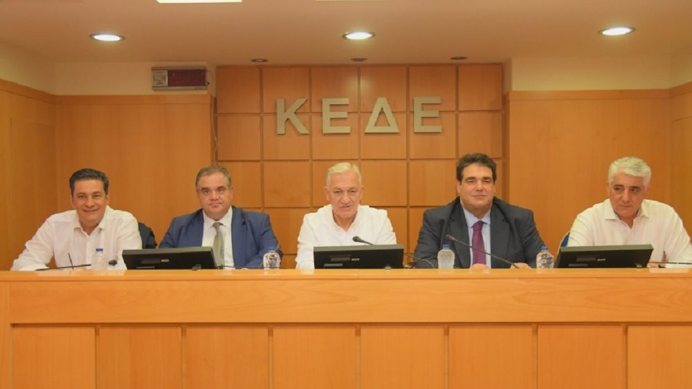 Έρχονται πιο “τσουχτερά” πρόστιμα για τα ταπεζοκαθίσματα