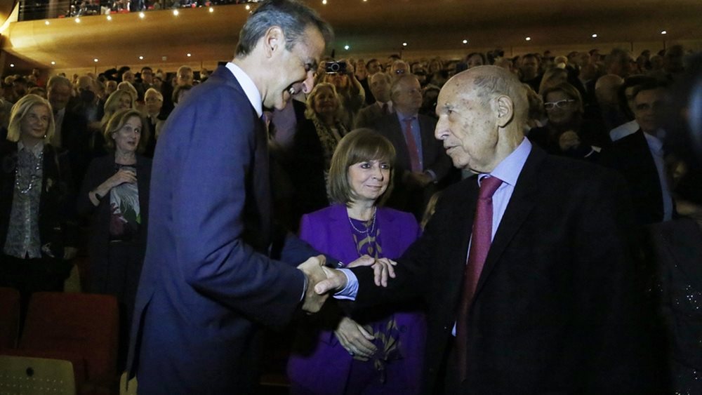 Τα πολιτικά μηνύματα του Κ. Μητσοτάκη με την παρουσία στις εκδηλώσεις για Μ. Γιαννάκου και Κ. Σημίτη