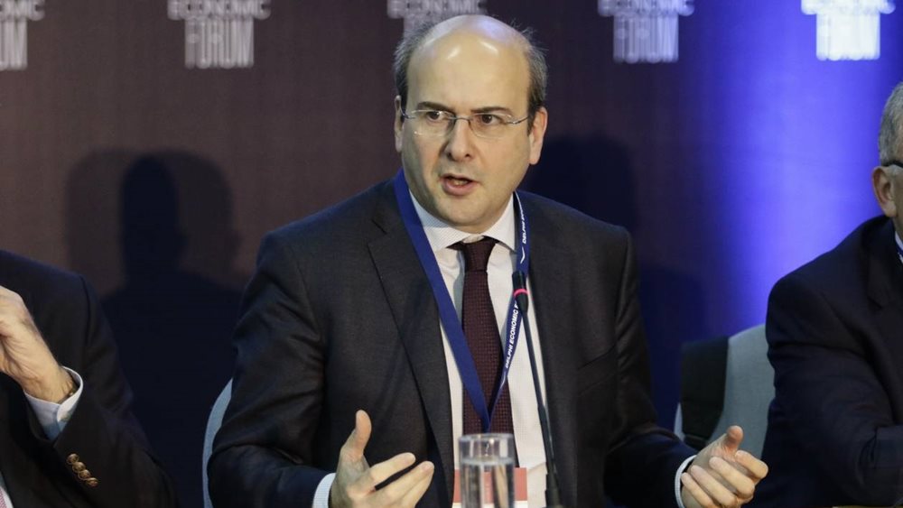Κ. Χατζηδάκης: Οικολογικό μπόνους για την αγορά ηλεκτρικών οχημάτων - Απόσυρση πλαστικών μιας χρήσης