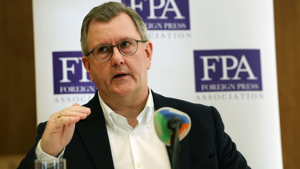 Β. Ιρλανδία: Παραιτήθηκε ο ηγέτης του μεγαλύτερου προτεσταντικού κόμματος (DUP) λόγω κατηγοριών για σεξουαλικά αδικήματα