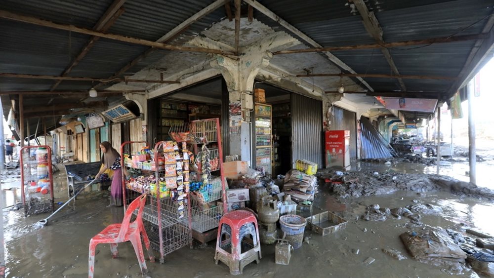 Ινδονησία: Στους 1.160 οι νεκροί, εκατοντάδες οι αγνοούμενοι από τις πλημμύρες στη Νοτιοανατολική Ασία