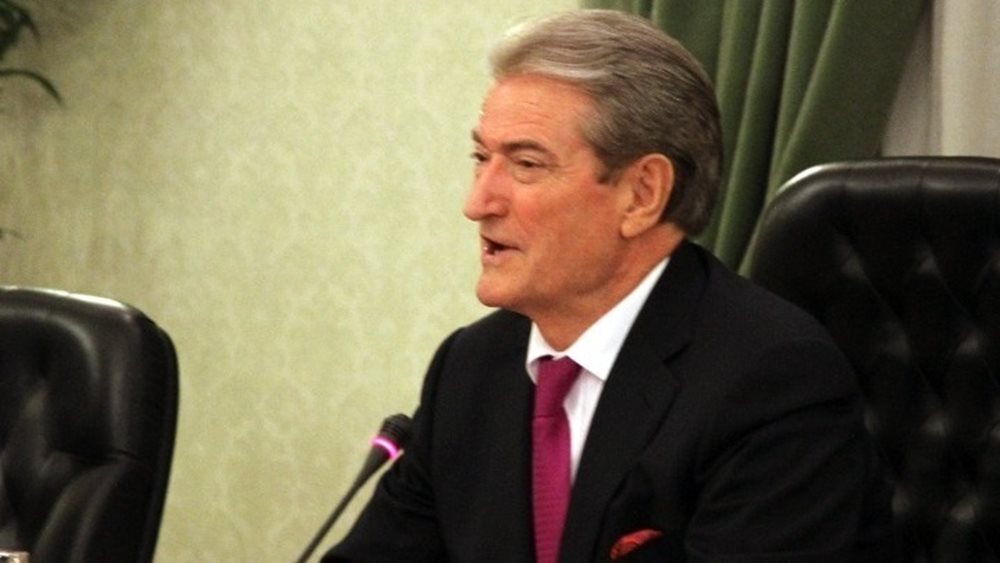 Αλβανία: Συγκέντρωση οπαδών του Μπερίσα έξω από τη Βουλή