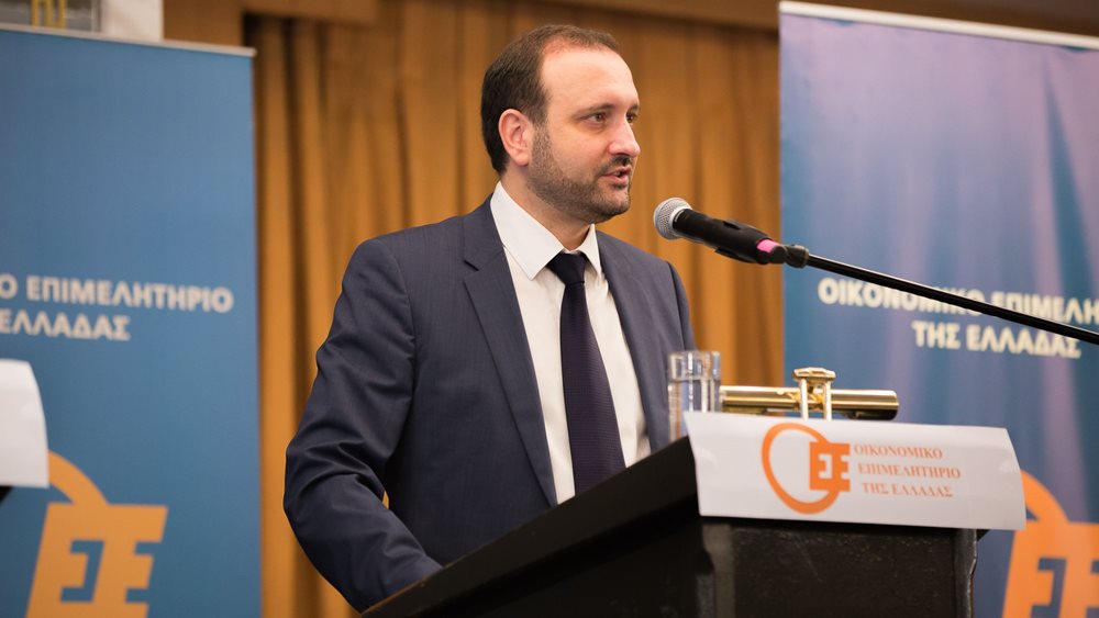 Κόλλιας (ΟΕΕ): Μονόδρομος η δραστική μείωση των ασφαλιστικών εισφορών