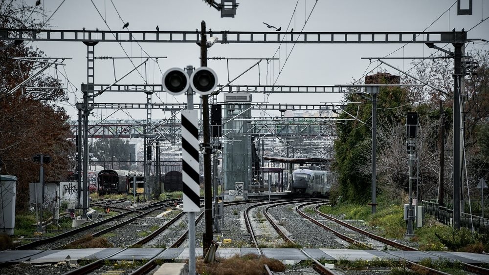 Hellenic Train: Πυρκαγιά κοντά στη σιδηροδρομική γραμμή Πλατύ-Κατερίνη - Διεκόπη προσωρινά η κυκλοφορία