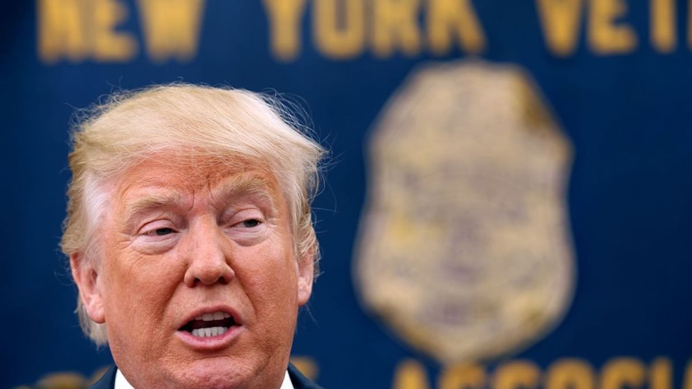 Trump: Η Yellen θα πρέπει να &quot;ντρέπεται&quot;