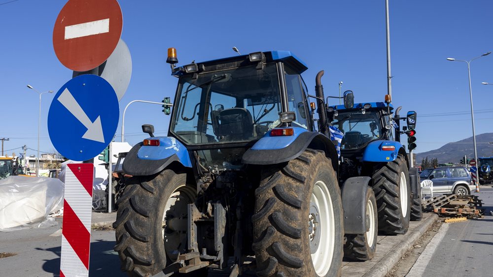 Στις 16:00 τα μπλόκα κόβουν ξανά τη χώρα στα δύο: Κλείσιμο παραδρόμων - Προς πανελλαδική σύσκεψη το Σάββατο