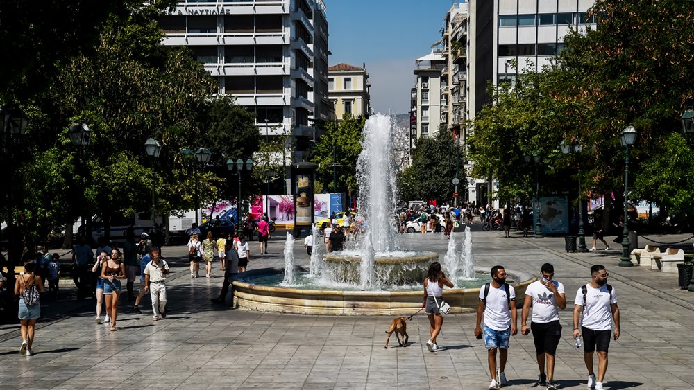 Σε "συμπληγάδες" οι ανεμβολίαστοι από Σεπτέμβριο - Τα μέτρα που ανακοινώνει η κυβέρνηση