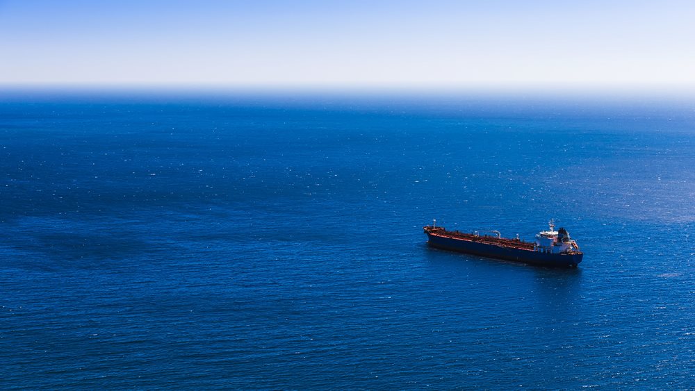 Ραφήνα:  Το &quot;Fast Ferries Andros&quot; με τους 734 επιβάτες έδεσε στο λιμάνι μετά από 19 ώρες ταλαιπωρία