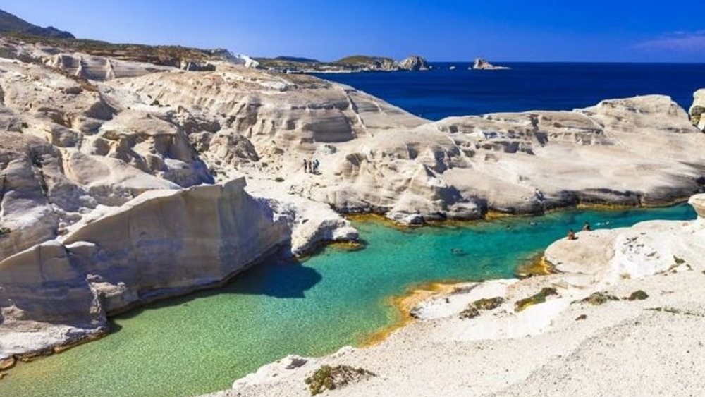 Ανακλήθηκε μετά τις αντιδράσεις οικοδομική άδεια για ανέγερση ξενοδοχείου στo Σαρακήνικο της Μήλου