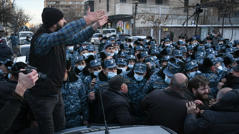 Armenia: Clashes between protesters and police in Yerevan