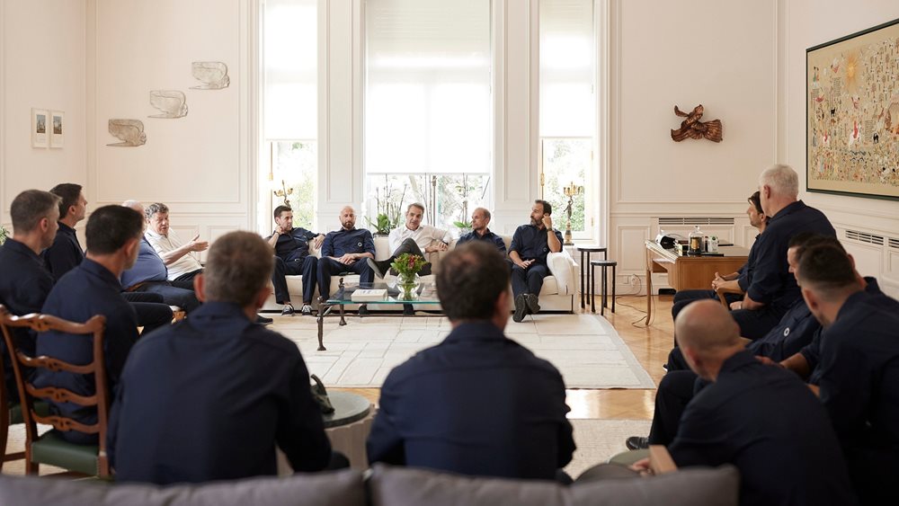 20 χρόνια μετά τον θρίαμβο στην Πορτογαλία - Συνάντηση Μητσοτάκη με την Εθνική Ομάδα Ποδοσφαίρου του 2004