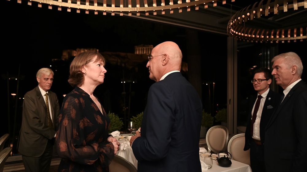 Συνάντηση Ν. Δένδια με τη γενική διευθύντρια των Imperial War Museums