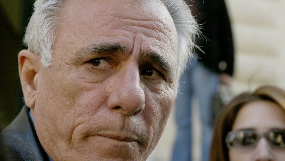 Πέθανε ο δημοσιογράφος Σπύρος Καρατζαφέρης