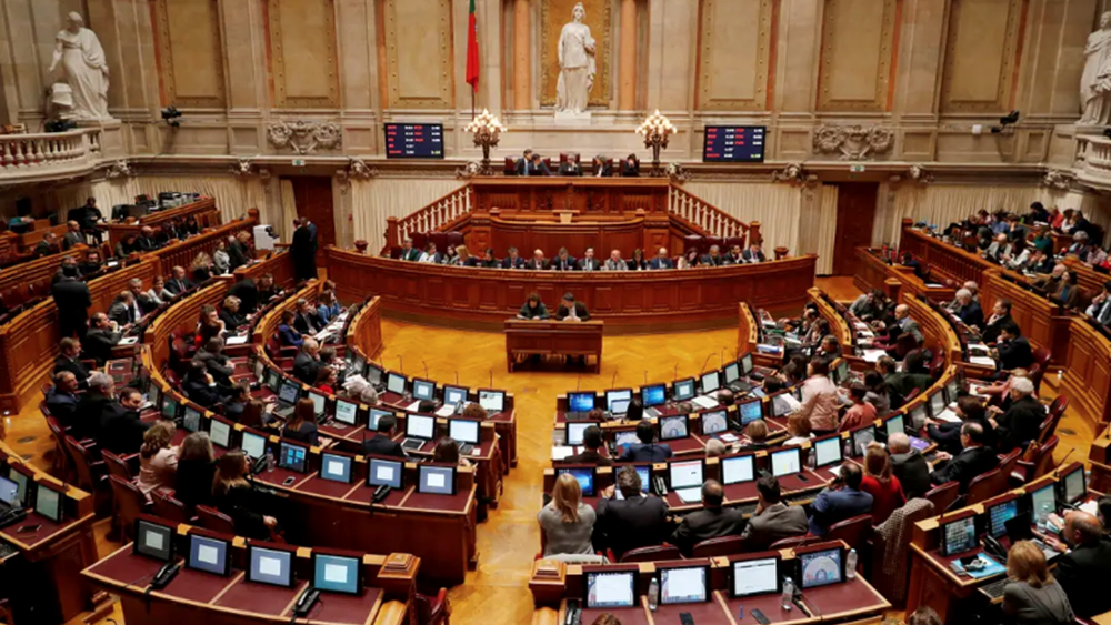 Η κεντροδεξιά κυβέρνηση μειοψηφίας της Πορτογαλίας έπεσε - Προς πρόωρες εκλογές τον Μάιο